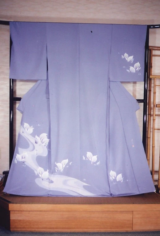 photo Formal Kimono with Skunk Cabbage Design - White Elegance