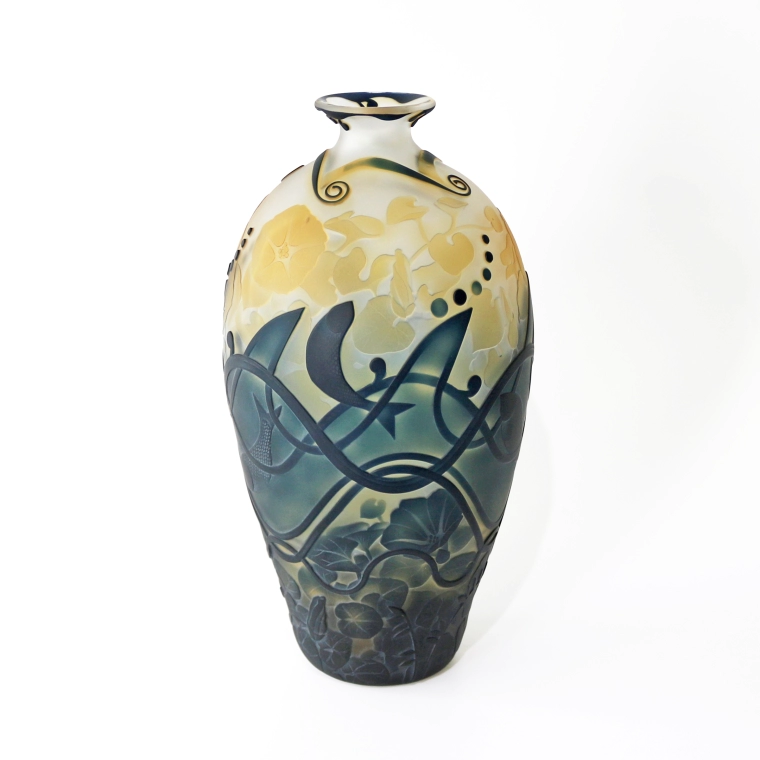 photo Sandblasted flower vase "Playing in the Waves"