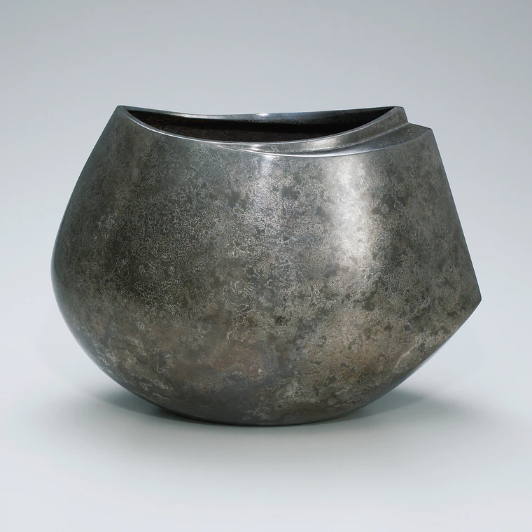 photo Flower vessel of rōgin.