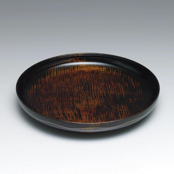 Food vessel of horse chestnut wood with distinct grain pattern.