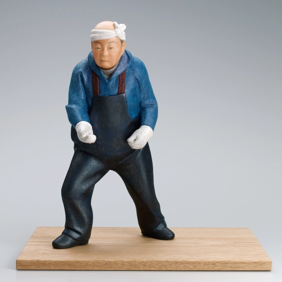 “Fishing”. Formed with tōso and covered with paper and urushi.