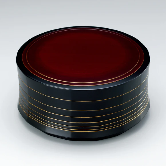 Covered vessel made by bending work with gold decoration.