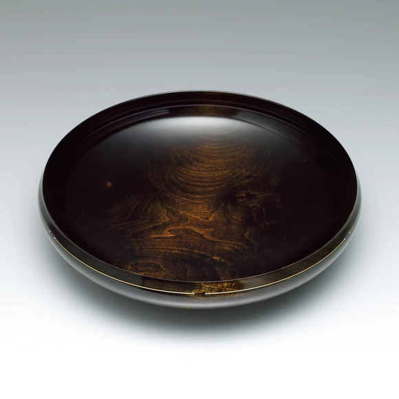 Vessel of horse chestnut wood.