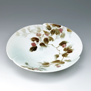 Large dish with binankazura design.