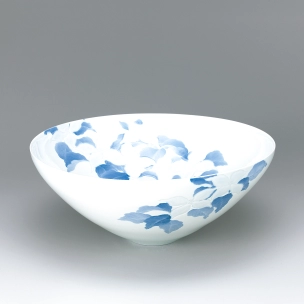 Bowl with engraving and underglaze blue decoration. “Bank of clouds”