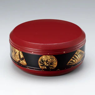 Food box of shitai coated with red urushi.