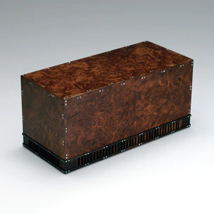 Box of Chinese quince wood with circle design in mother-of-pearl inlay.