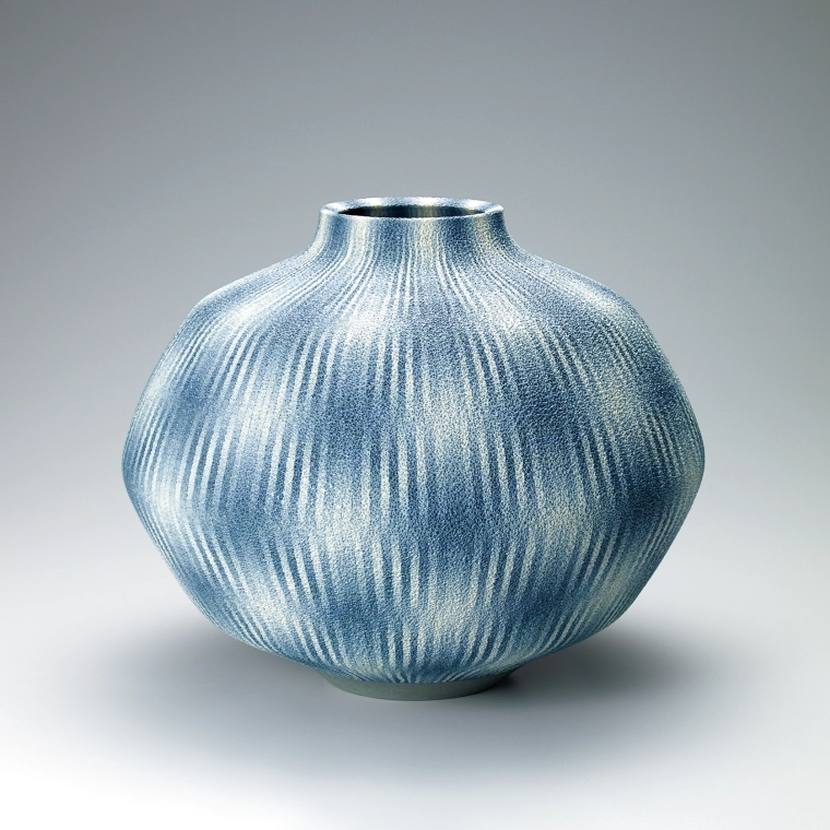 photo Marbled jar with “kōritsu” pattern.