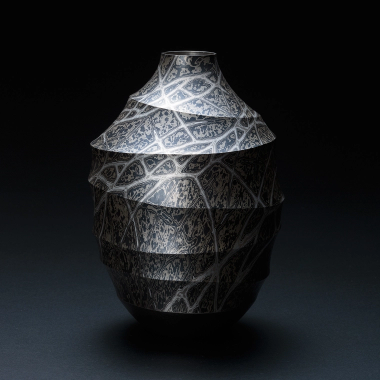 photo Flower vessel of mokumegane.