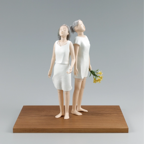 “Recollection”. Formed with tōso over wooden core and covered with cloth and paper.