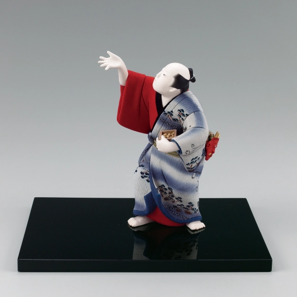 “Luck in”. Formed with tōso and covered with cloth in kimekomi method.
