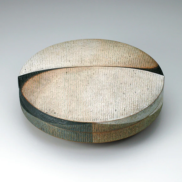 Circular box with design in line engraving.