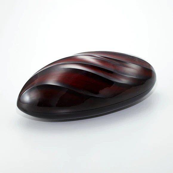 Kanshitsu covered box. “Clear stream”