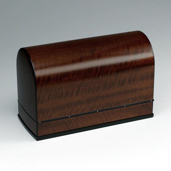 Box of hōnoki wood made by bending work and finished in wiped urushi. “Thought”