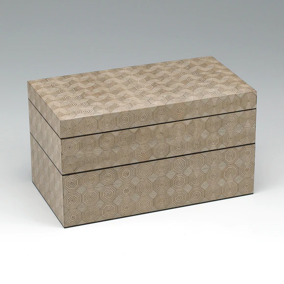Tiered box of jindai cedar wood with marquetry decoration.