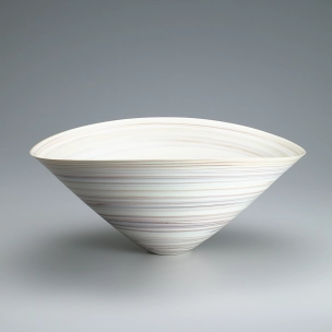Large bowl with marbled decoration.