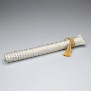 Bag of Saga nishiki for shakuhachi flute. “Distant cherry blossoms looking like haze”