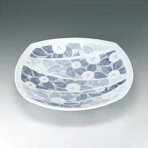 Bowl with matte glaze and camellia design in washizome.