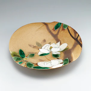 鉄絵掛分釉彩輪花鉢「泰山木」