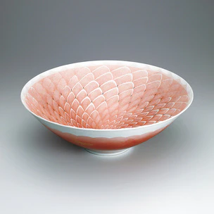 Kutani bowl with net design in overglaze red enamel.