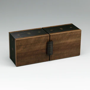 Box with drawers of katsura wood with himomen surface finish and melon design.