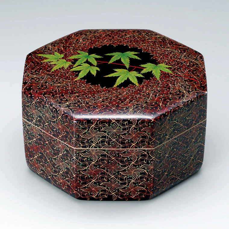 photo Octagonal box of rantai with kinma. “Aoba nishiki”