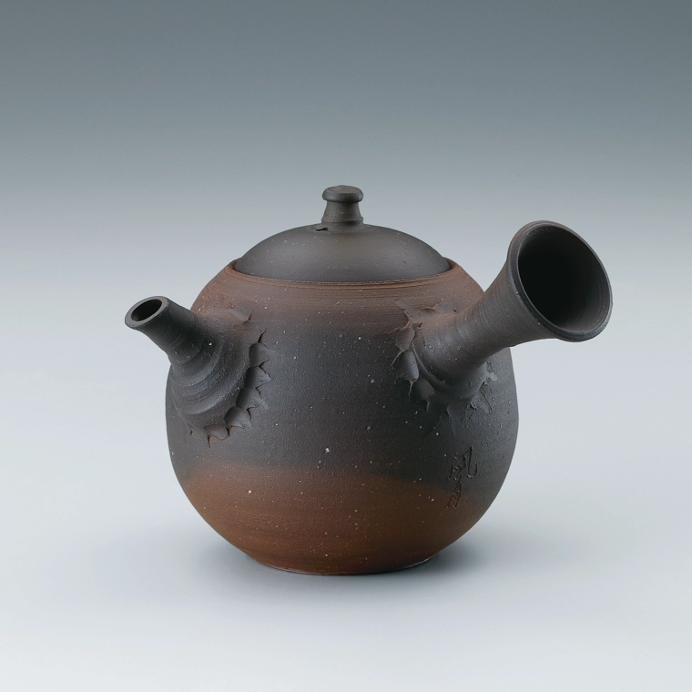 photo Tokoname teapot of pear skin clay with kiln mutation effects.