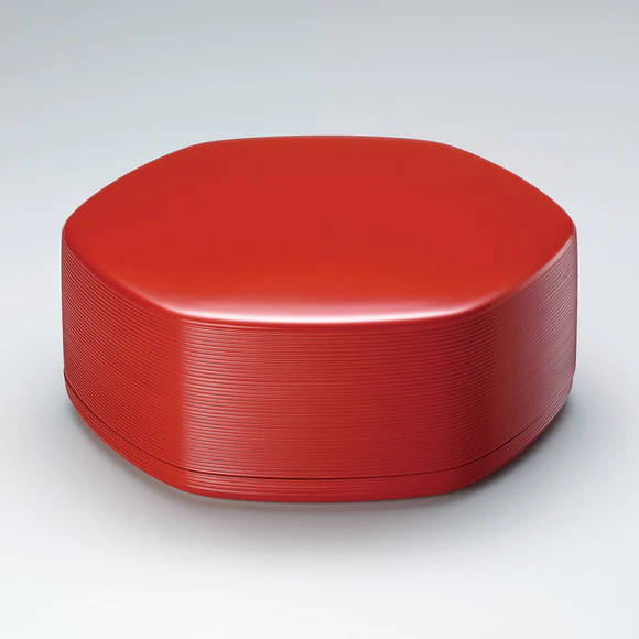 Kanshitsu covered box with line design.