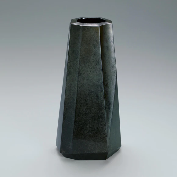 Bud vase of cast rōgin.