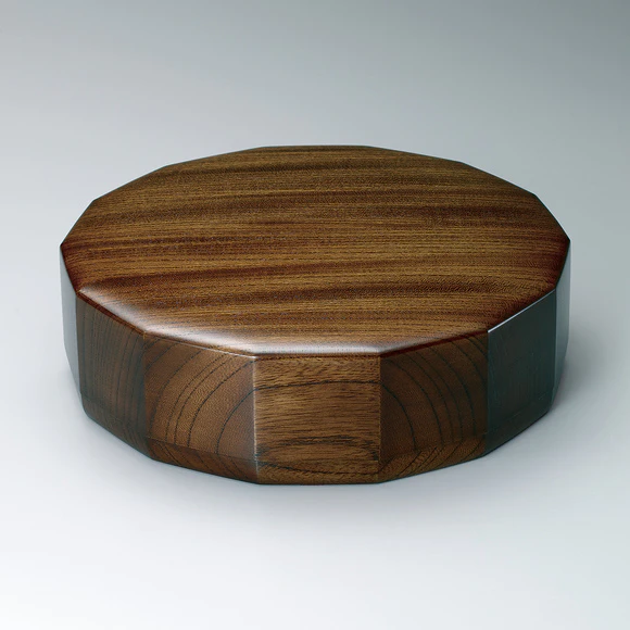Box of zelkova wood finished in wiped urushi.
