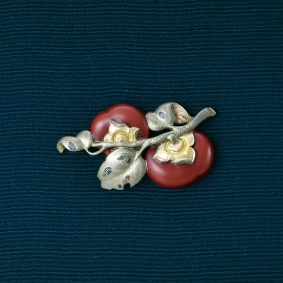 Obi sash clip in shape of persimmons.