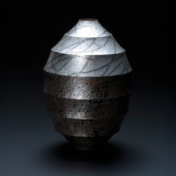 Flower vessel of mokumegane made in heat welding method.