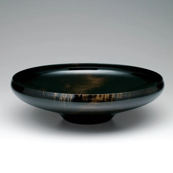 Vessel of horse chestnut wood.
