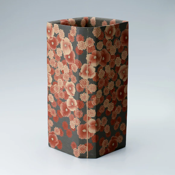 無名異練上花紋筒花入 (Sekisui Ito V) ｜Gallery Japan