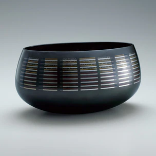 Flower vessel of rōgin with design in inlay "Pleasant"