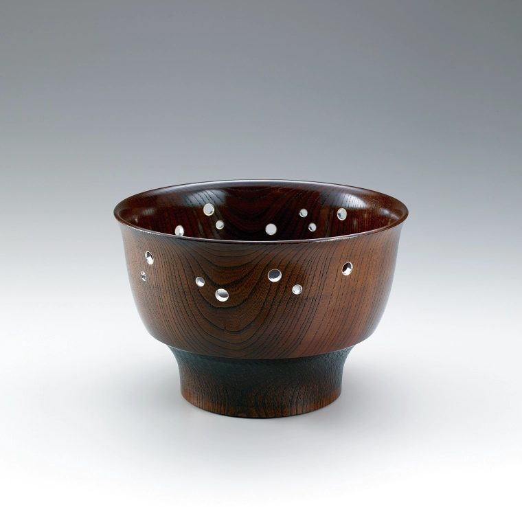 photo Bowl of jindai zelkova wood with inlay decoration.