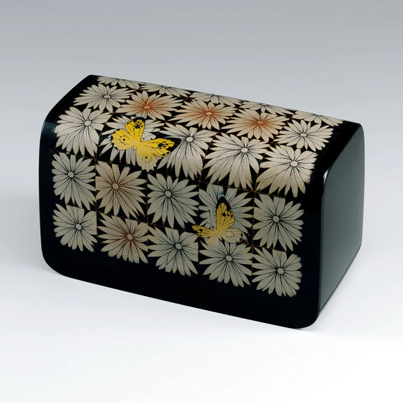 Box with design in zonsei. “Decorated with ornaments”