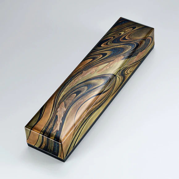 Box for tanzaku with clear stream design in makie.