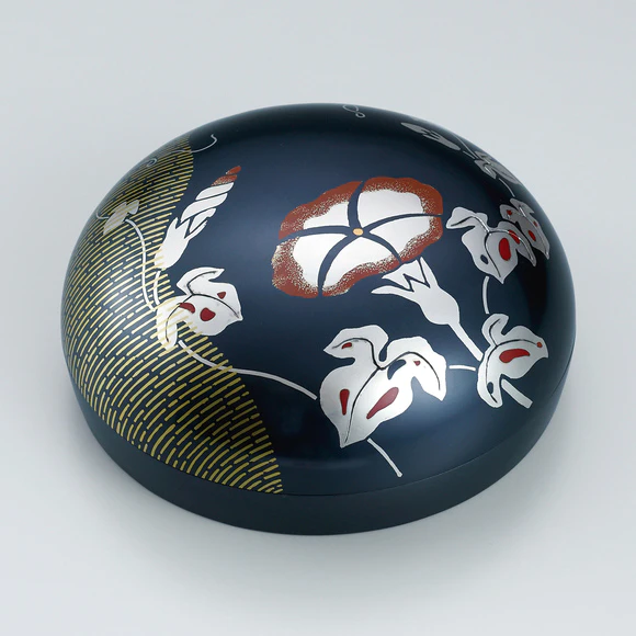 Covered vessel of shakudō with design in inlay. “Morning glory”