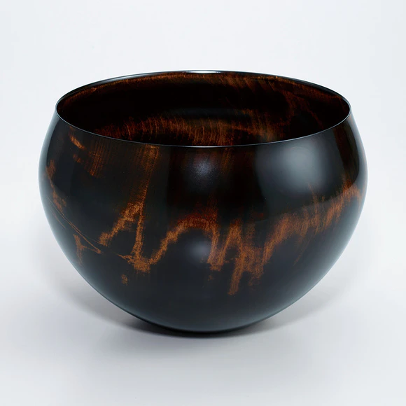 Vessel of horse chestnut wood.