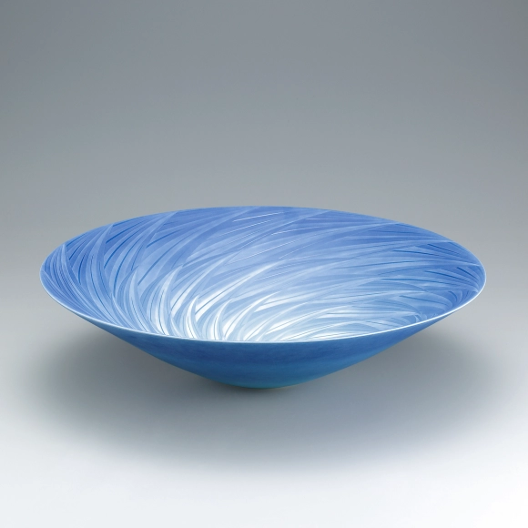京焼　石橋裕史 　青白磁青磁釉象嵌櫛目文菓子鉢　22.2 石橋 裕史の作家情報・作品一覧｜ギャラリージャパン
