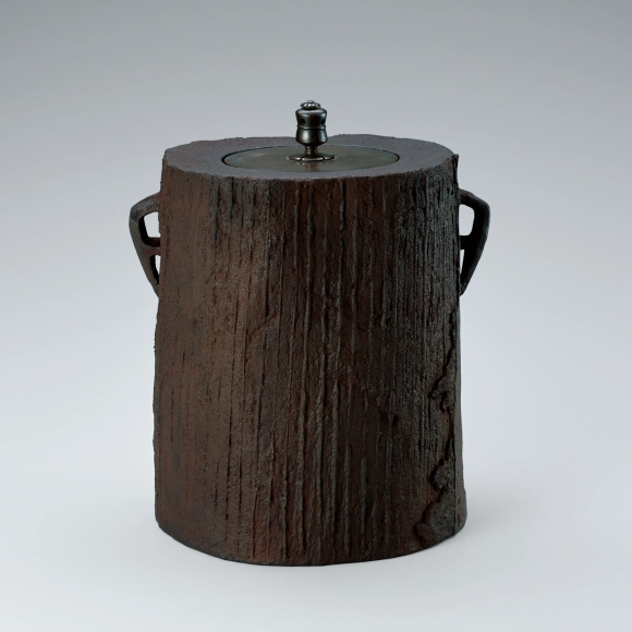 Sided tea ceremony kettle. “Tree echo”