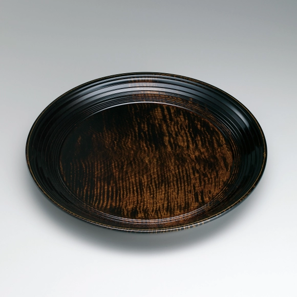 Food vessel of horse chestnut wood with distinct grain pattern.