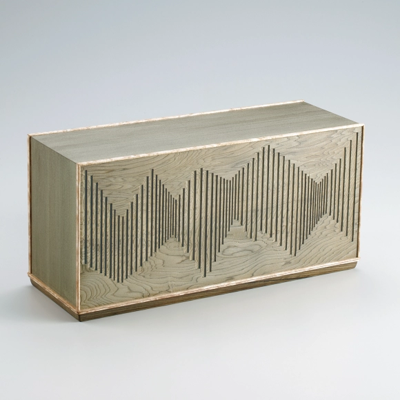 Rectangular box of jindai cedar wood.