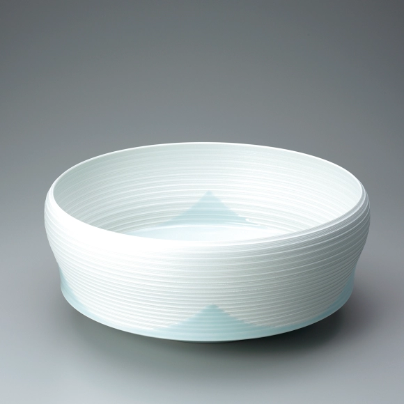 White porcelain bowl with pale blue glaze and glaze decoration.