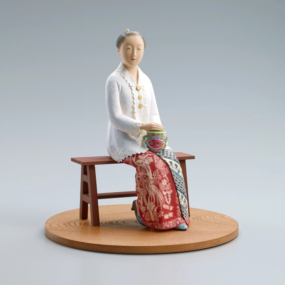 “Katong Laksa”. Ceramic sculpture with polychromy.