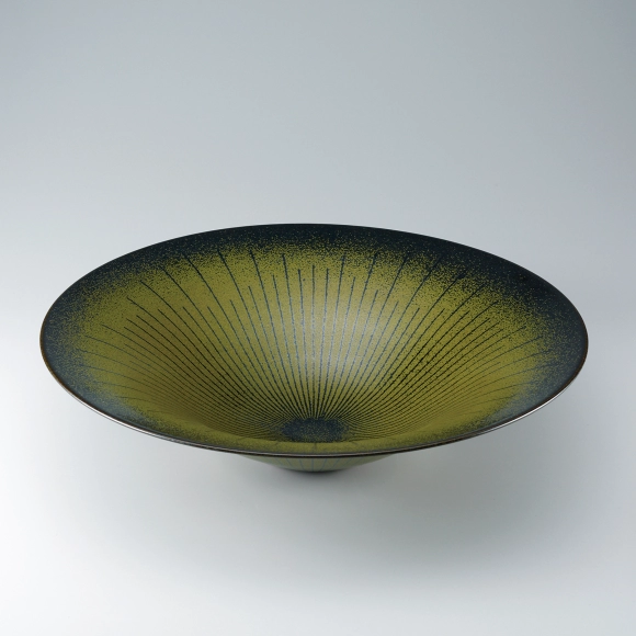 Bowl with Iron Glaze and Line Design