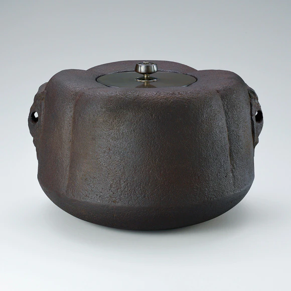 Tea ceremony kettle of “owl” type.