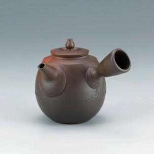 Teapot of katatsuki type with kiln mutation effects.