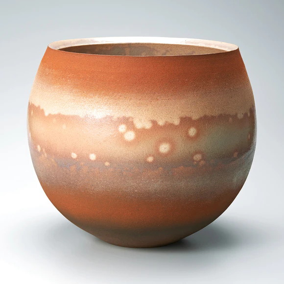 Hagi flower vessel with red pattern and gohonsai spots.